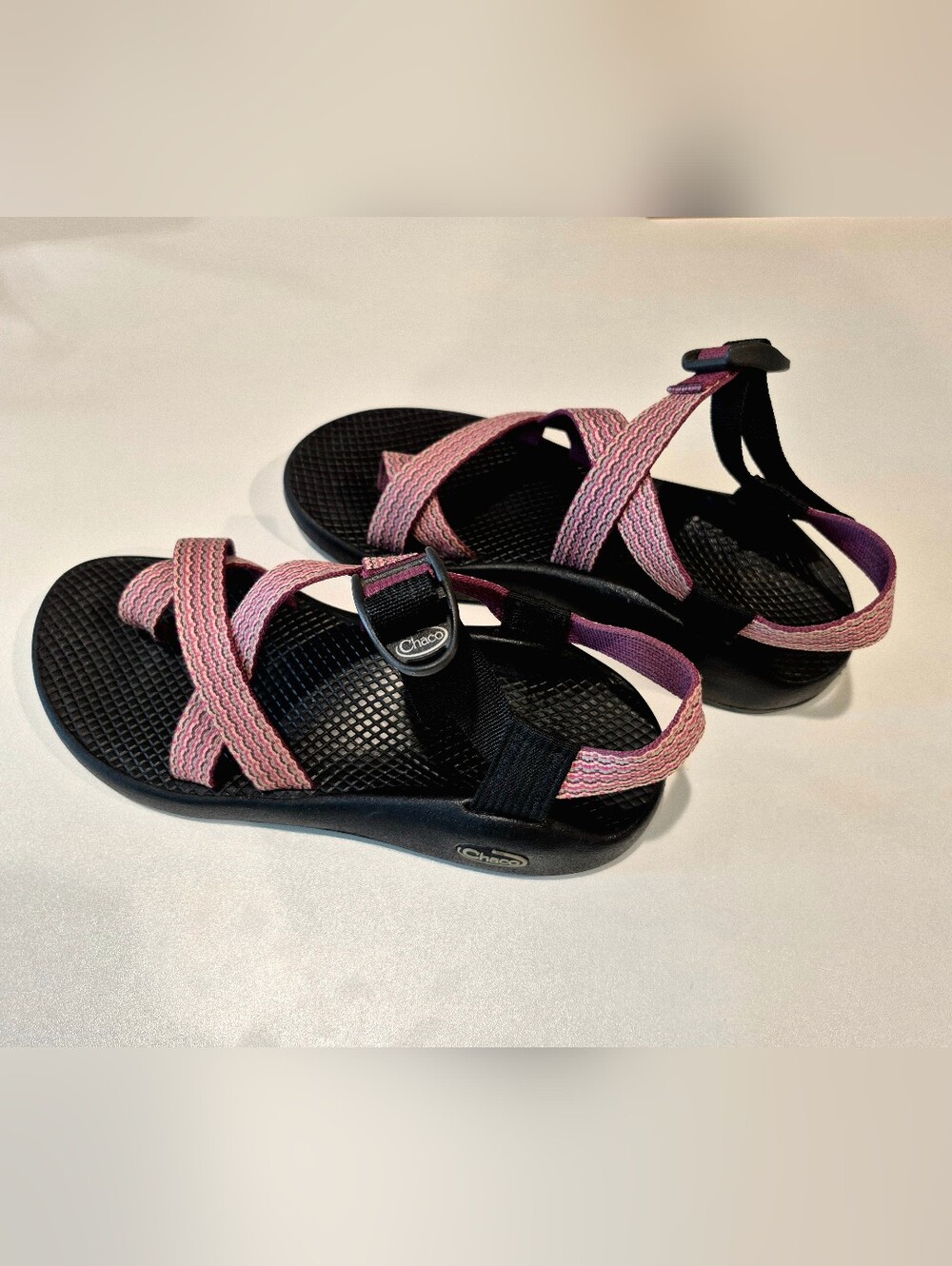Chaco Z2 Women's Strappy Sandal in Pink and Black Hiking Walking - Picture 2 of 4